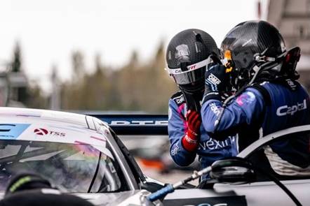 Бизнес-адреналин:  «Авексима» объединила лидеров фармрынка на трассе Moscow Raceway